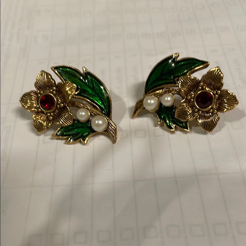 Vintage Avon Gold and Green Floral Clip-On Earrings‎